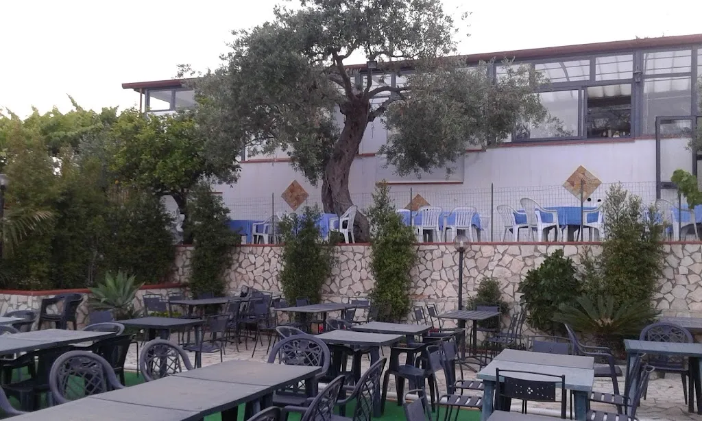 Mola Beach restaurant in Santa Teresa di Riva