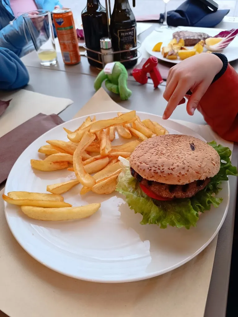 Eleftheria Constadinidi_Ristorante Pizzeria RivaMia_Santa Teresa di Riva_review