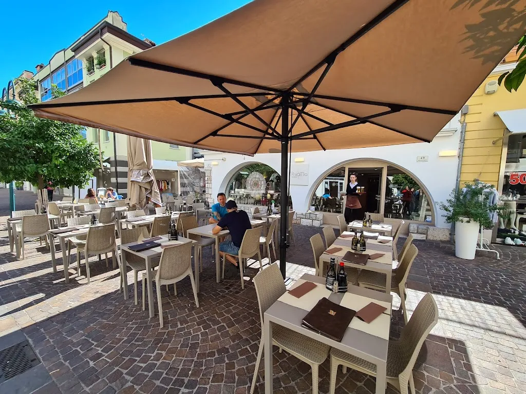 Ristorante Pizzeria RivaMia restaurant in Santa Teresa di Riva