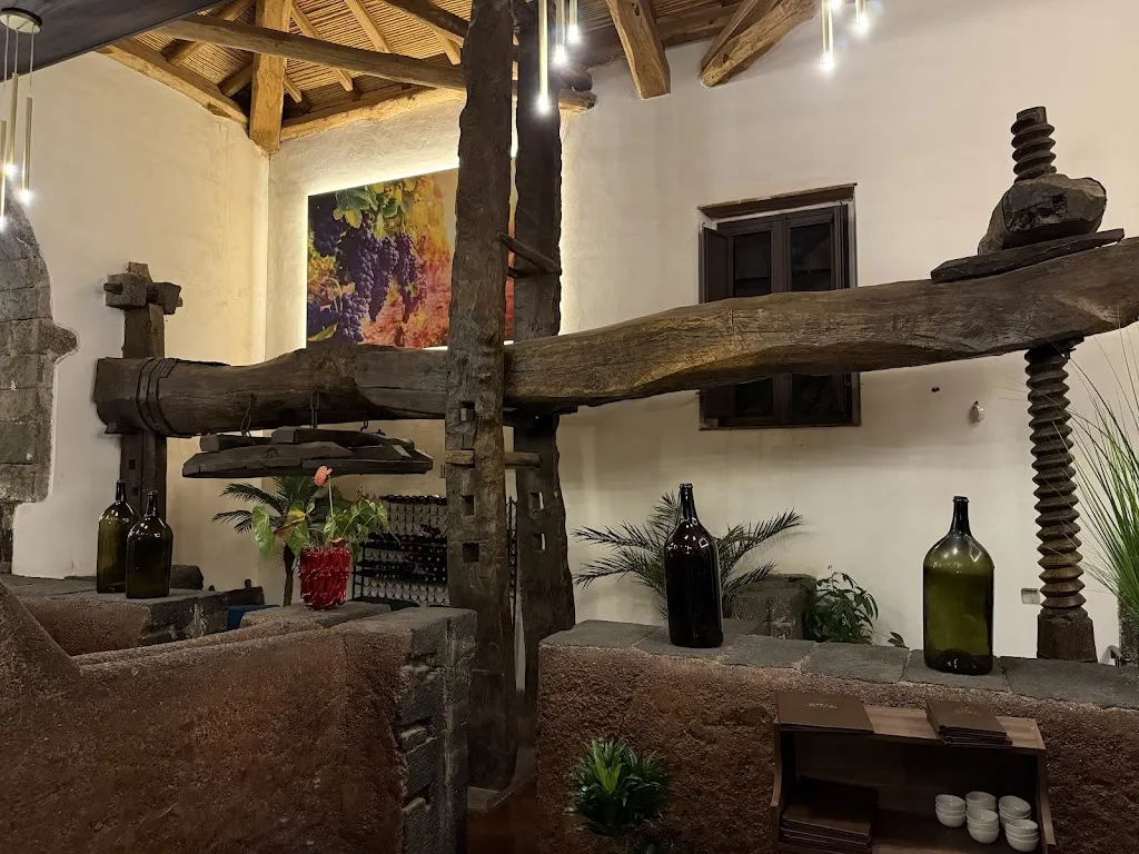 Kurtisia Restaurant sull'Etna_Santa Venerina_slider_image_2