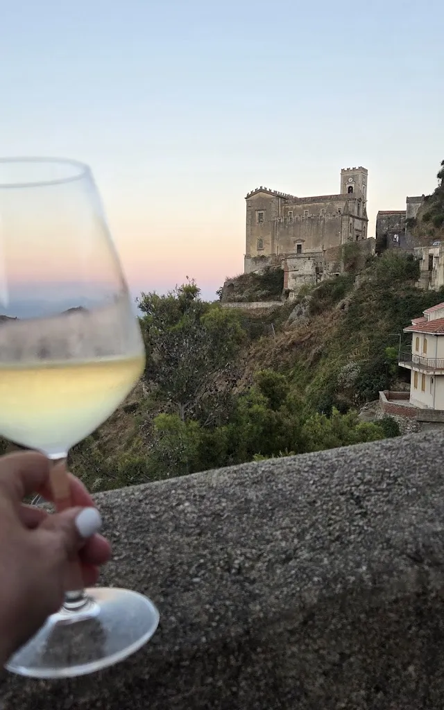 Szilvia Kovács_Dioniso Di Morabito Andrea_Savoca_review