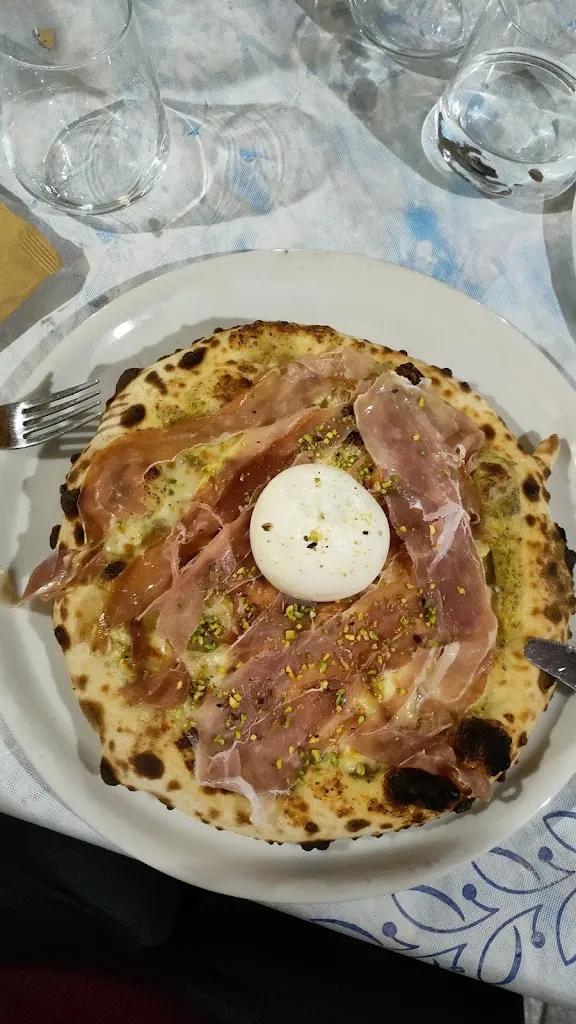 Mery Barrafato_Pizzeria Il Rifornimento_Sclafani Bagni_recensione