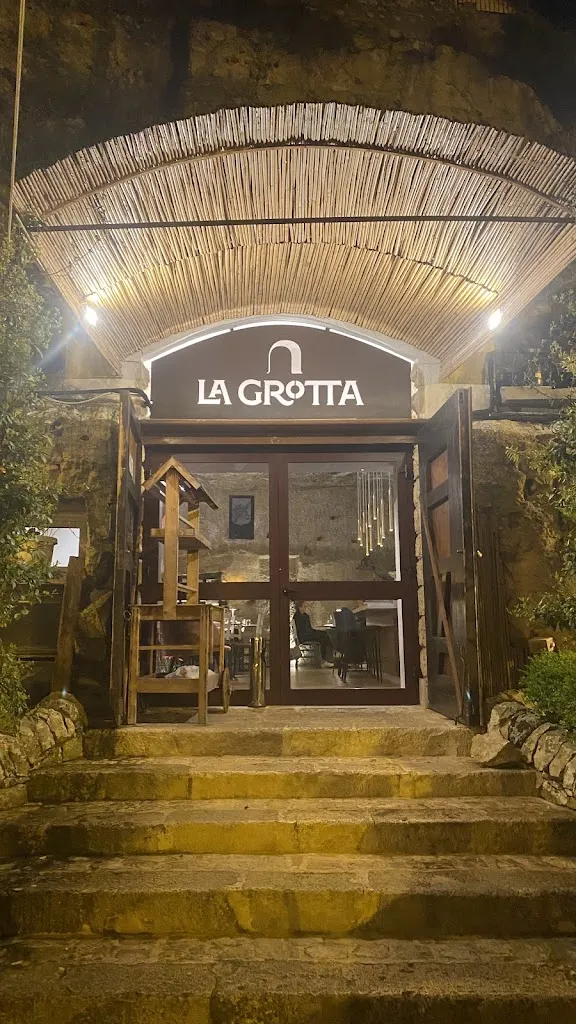 Małgosia Tetiurka_La Grotta, Traditional cuisine and pizzeria_Scicli_review