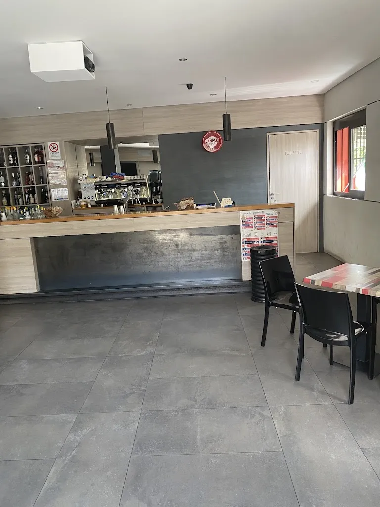 Patrick Kühnle_Charleston Pub_Serradifalco_review