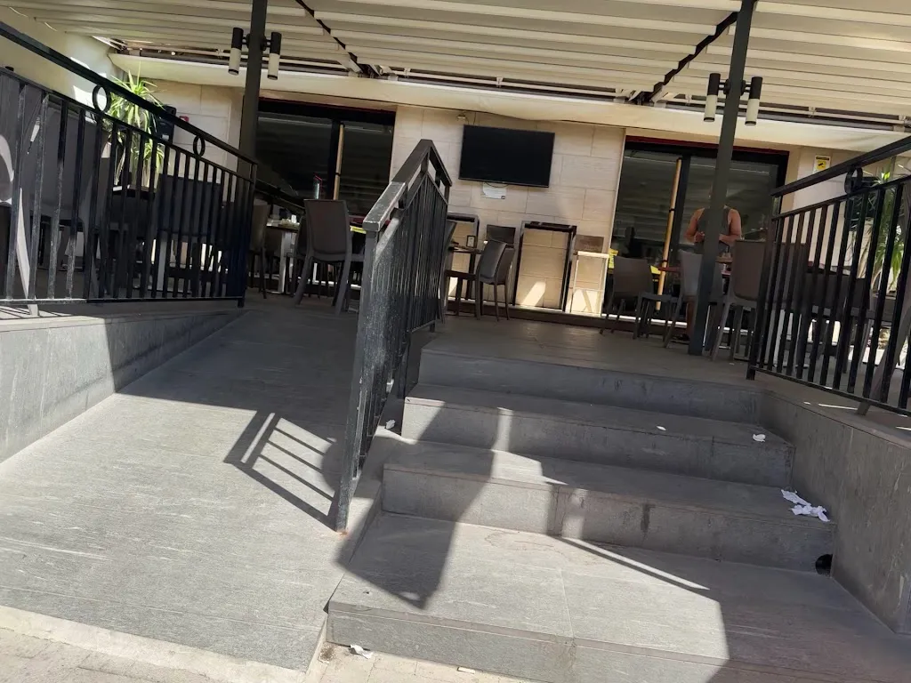 Charleston Pub_Serradifalco_slider_image_2