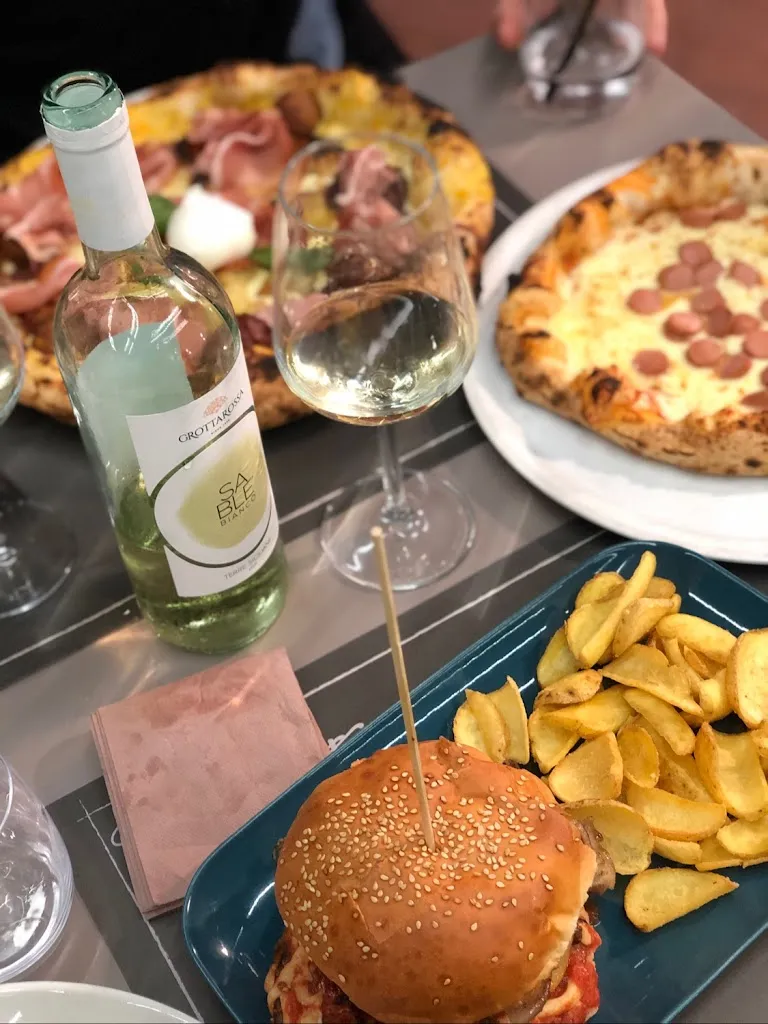 Farah Muthia_Why Not Pizzeria Ristorante Pub_Serradifalco_review