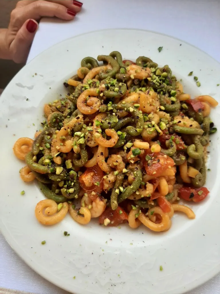 Klaudi_Lustru di Luna_Siculiana_review