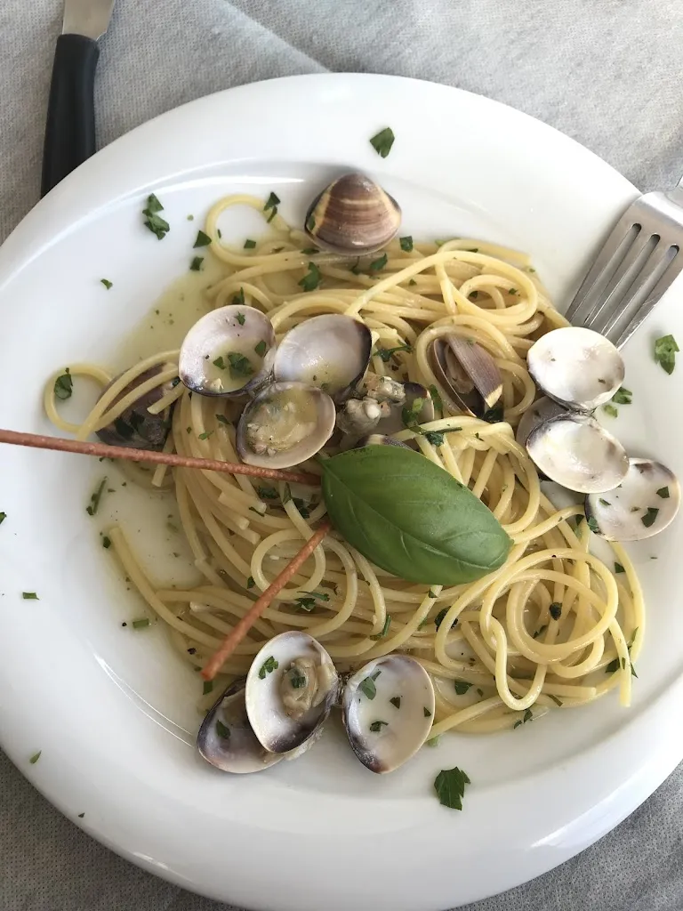 Juliette Lucchesi_Pizzeria Rosticceria La Giara_Siculiana_review