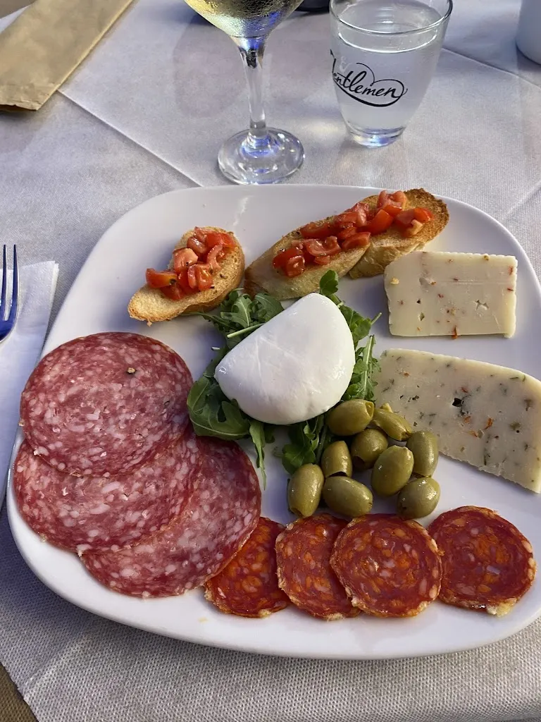 Nathalie_DESPACITO TRATTORIA PIZZERIA BAR_Scoglitti_recensione