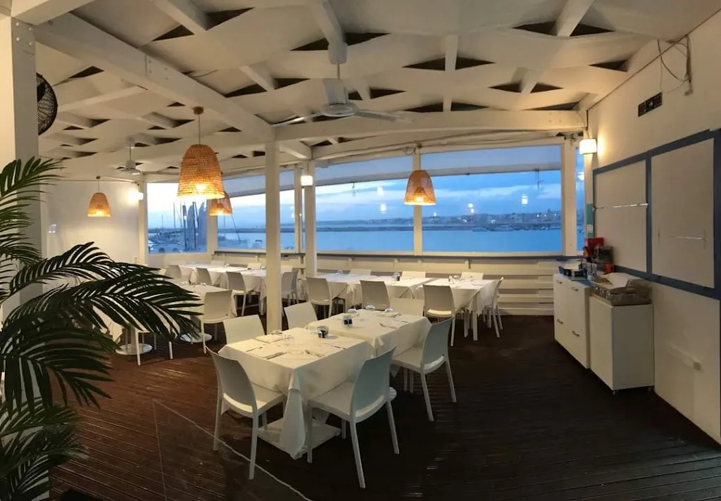 Al Pontile Ristorante "Bassi Fondenti" restaurant in Scoglitti