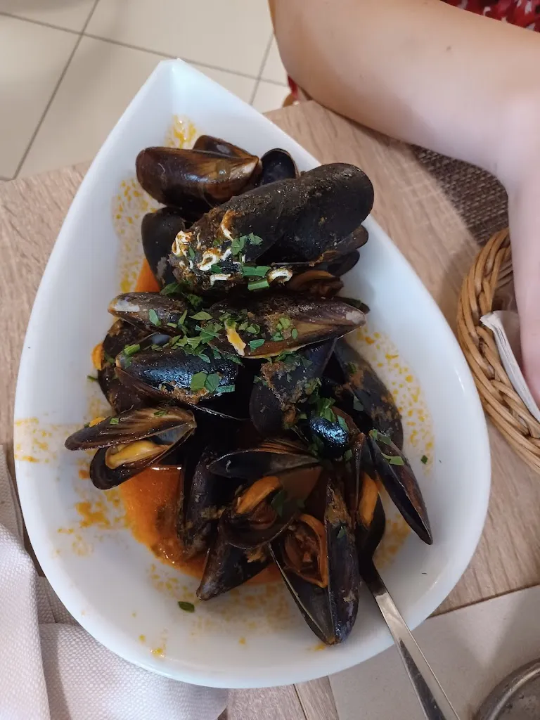 Ristorante Pizzeria Fichera_Scoglitti_slider_image_3