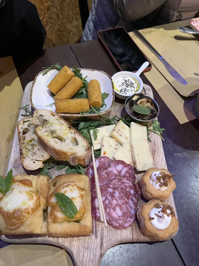 Ilaria La Magna_Kurabu Stazione_Scordia_review