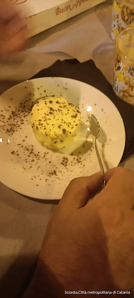 Salvatore Tomarchio_Vacci lisciu_Scordia_review