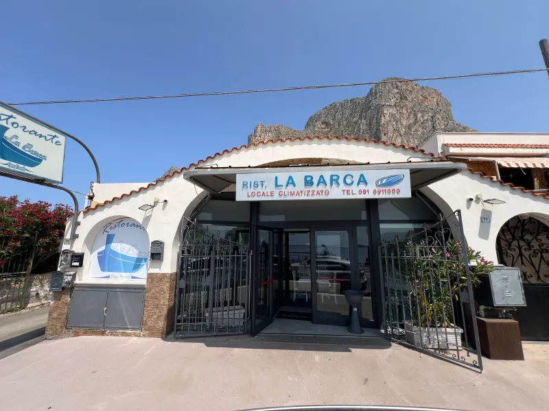 La Barca Ristorante Sferracavallo restaurant in Sferracavallo