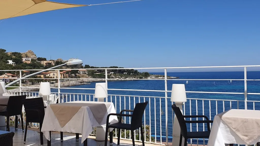 Grecale restaurant in Sferracavallo