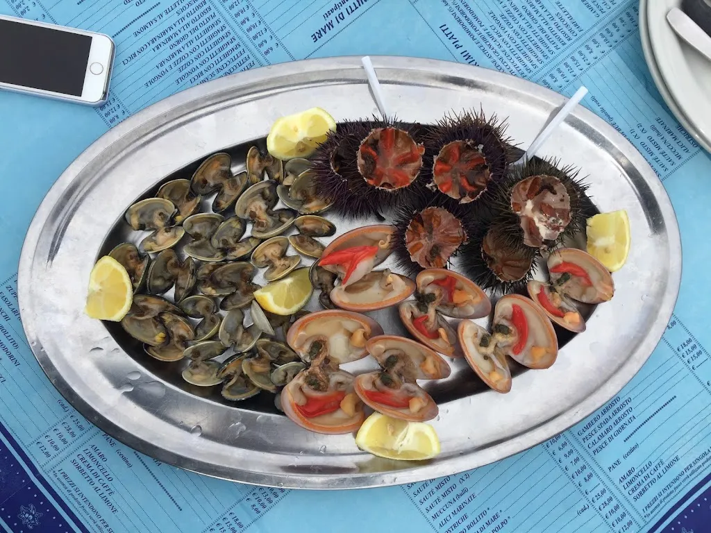 Зона Комфорта_“Al posto” da Randazzo_Sferracavallo_review