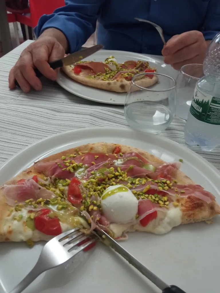 Antonella_Poldo Pizzeria Panineria_Sommatino_review