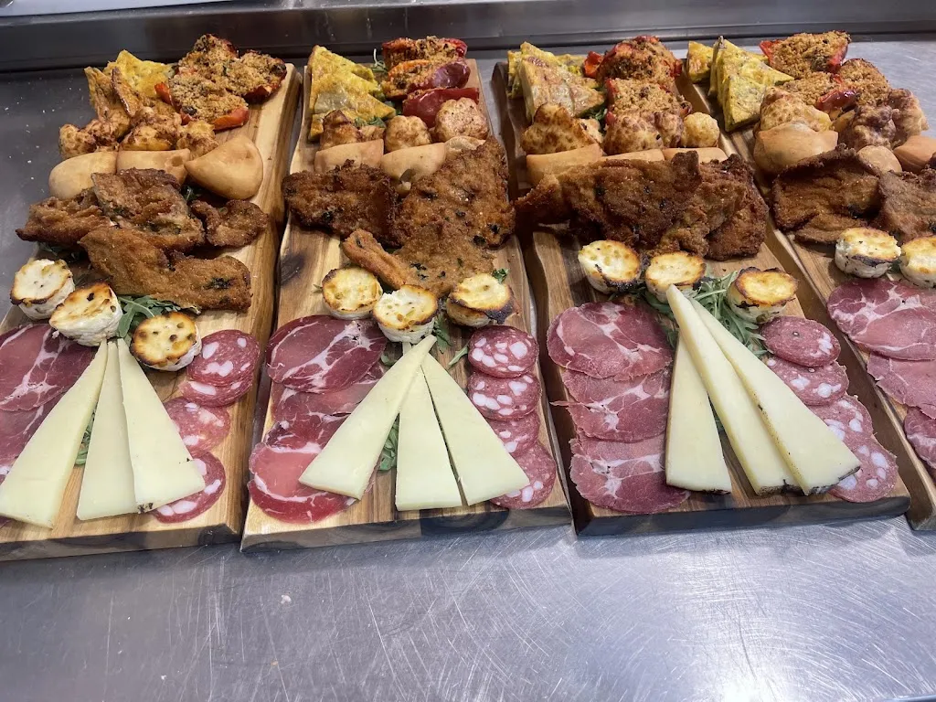 ISOLA LOUNGE BAR -RISTORANTE-EVENTI_Sommatino_slider_image_3