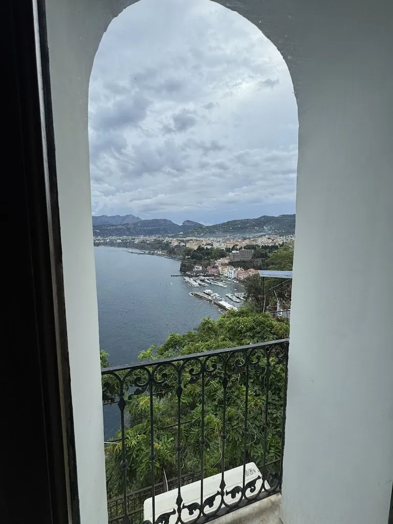 Anthony Apichart Meredith_La Tonnarella_Tonnarella_review