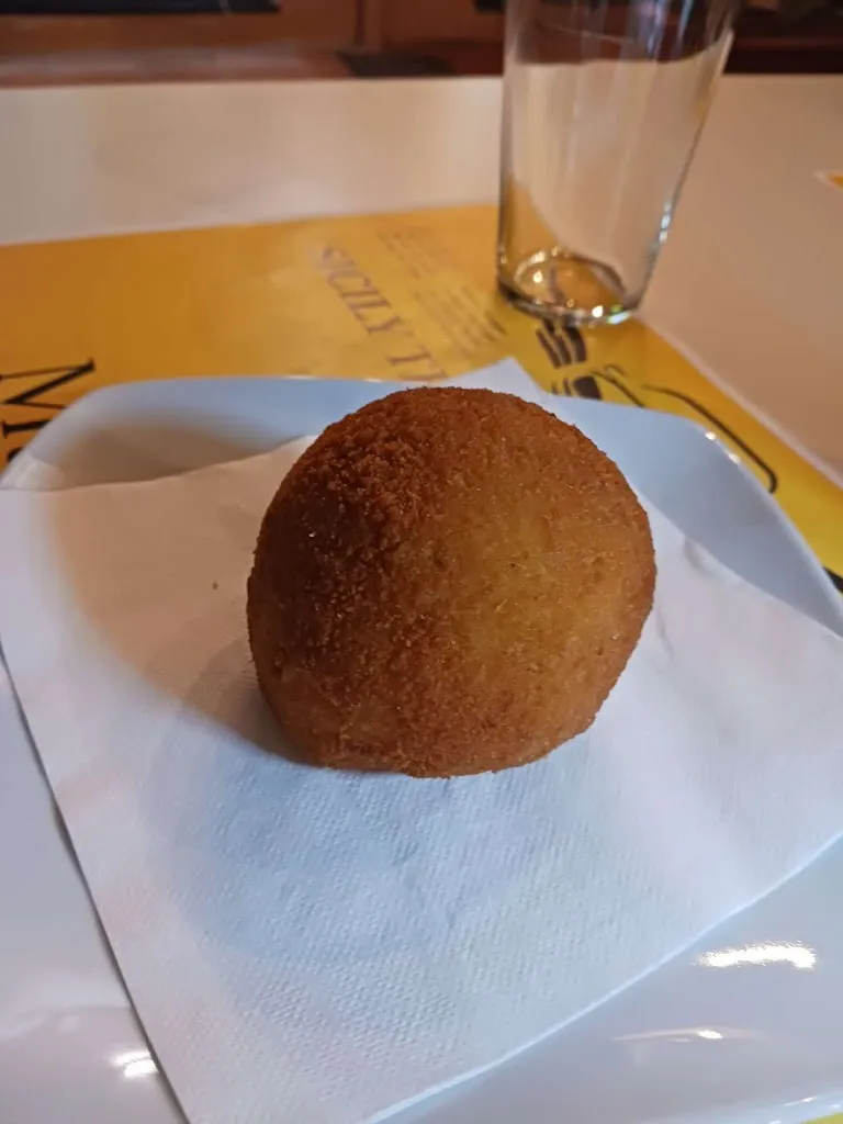 MARHE SICILIAN STREET FOOD_Tonnarella_slider_image_2