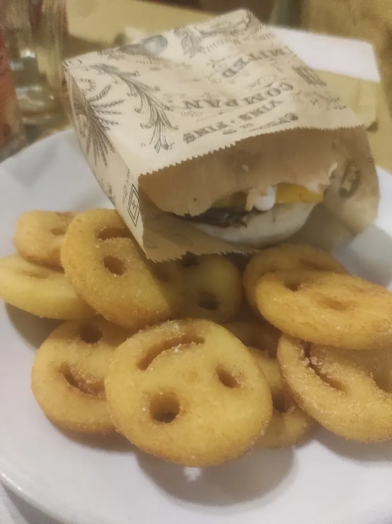 Salvatore Impellizzeri_Tuxedo 2.0 Apericafè_Torregrotta_review