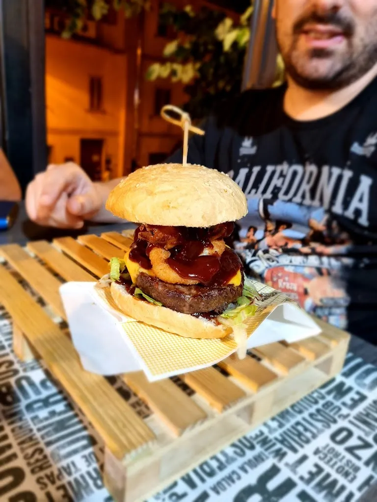 Simo Conti_90 Gradi Pub_Tortorici_review