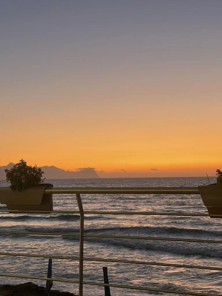 Amélie Carrara_Sunset’s Pam Pam_Trappeto_review