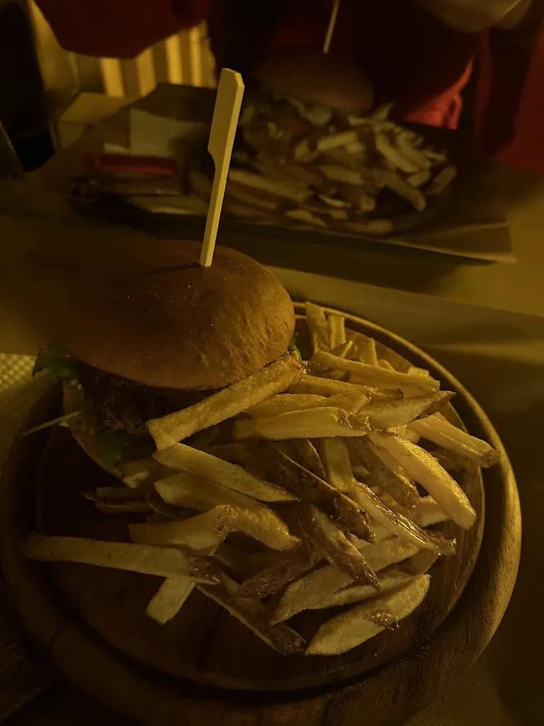 Andrea Urzì (Andrew&Giorgina)_Brace Burger_Tremestieri Etneo_review