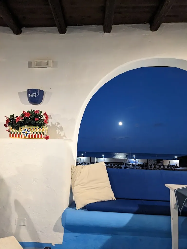 Stefano Molinari_Il Faraglione SRL_Ustica_recensione