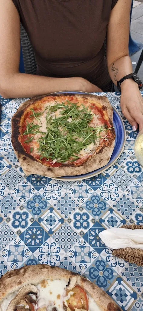 Adriana Böttcher_Pizza La Piazza_Ustica_review