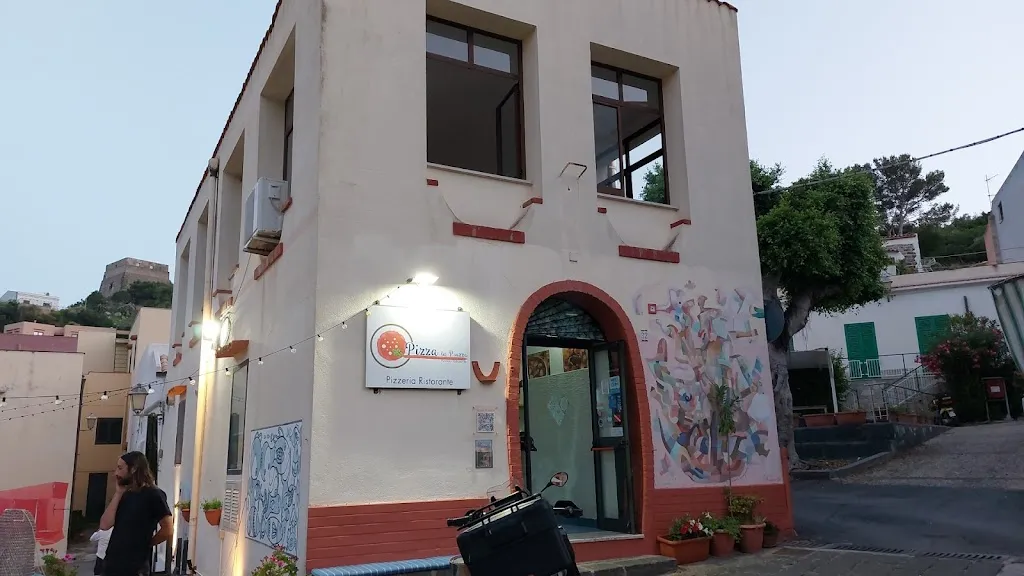 Pizza La Piazza_Ustica_slider_image_3