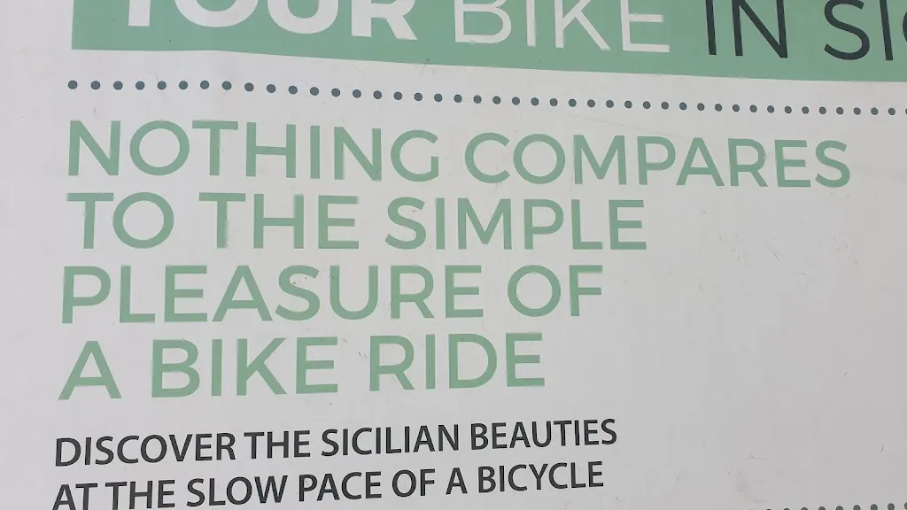 Klaus Schierenbeck_Kiki's_Ustica_review