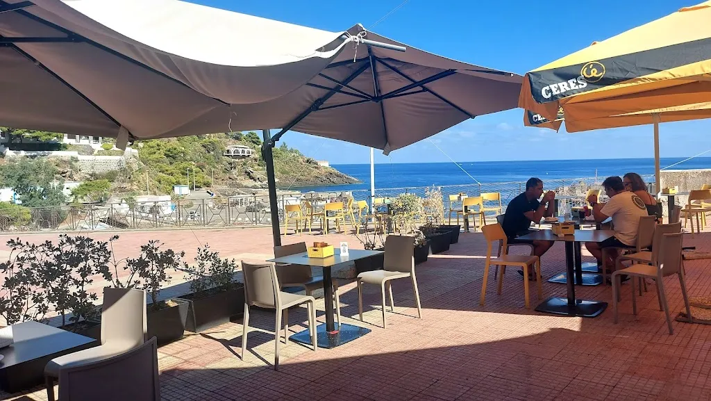 Kiki's_Ustica_slider_image_1