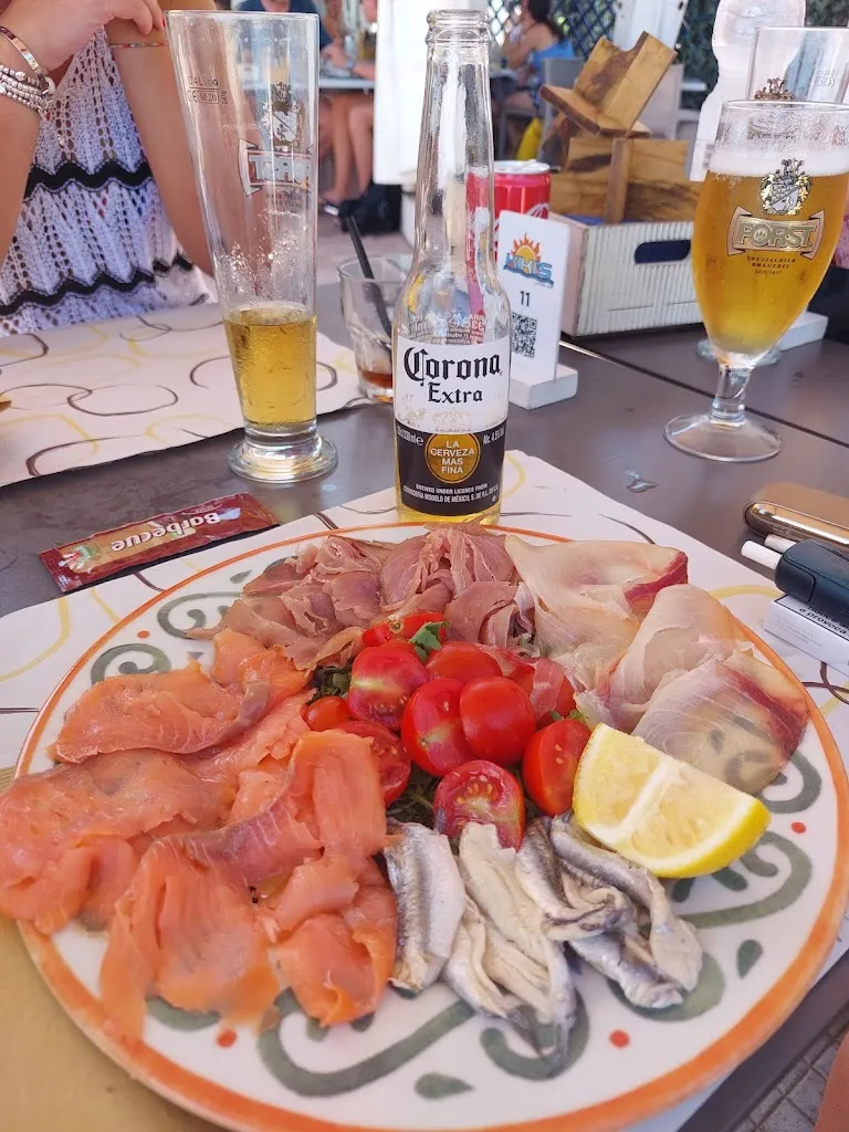 Kiki's_Ustica_slider_image_2