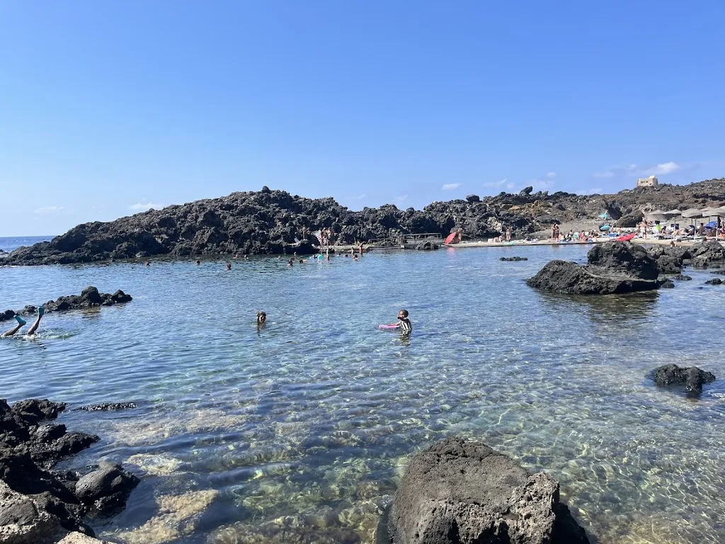 asia huddleston_Il Faro Solarium_Ustica_review