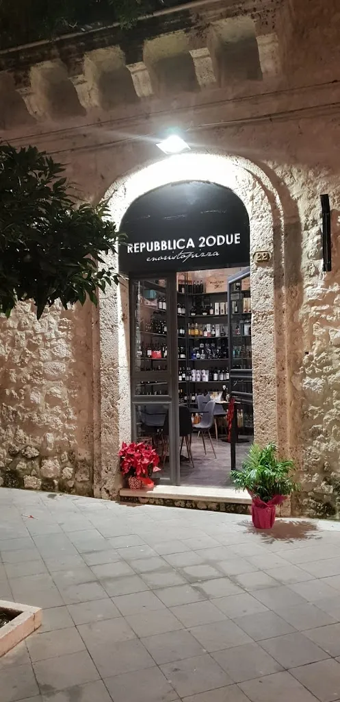 Repubblica 20Due - Ristorante e Pizzeria restaurant in Valguarnera Caropepe