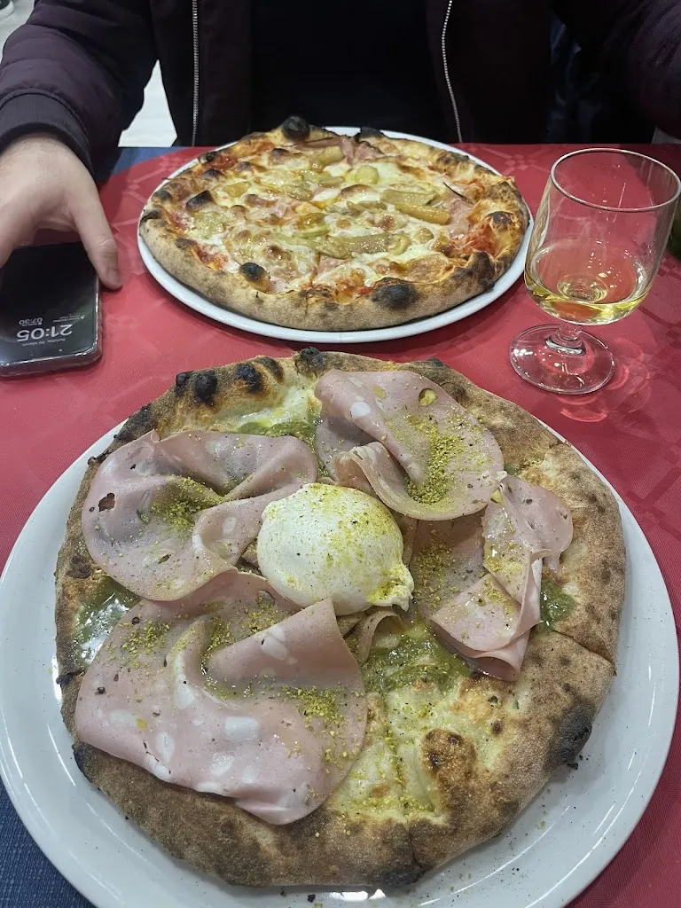 ElenaMarie Carnemolla_Il Peperoncino_Valguarnera Caropepe_review