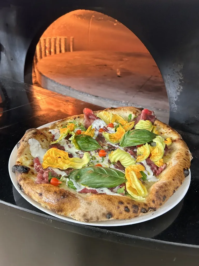 Pizza&Go restaurant in Troina