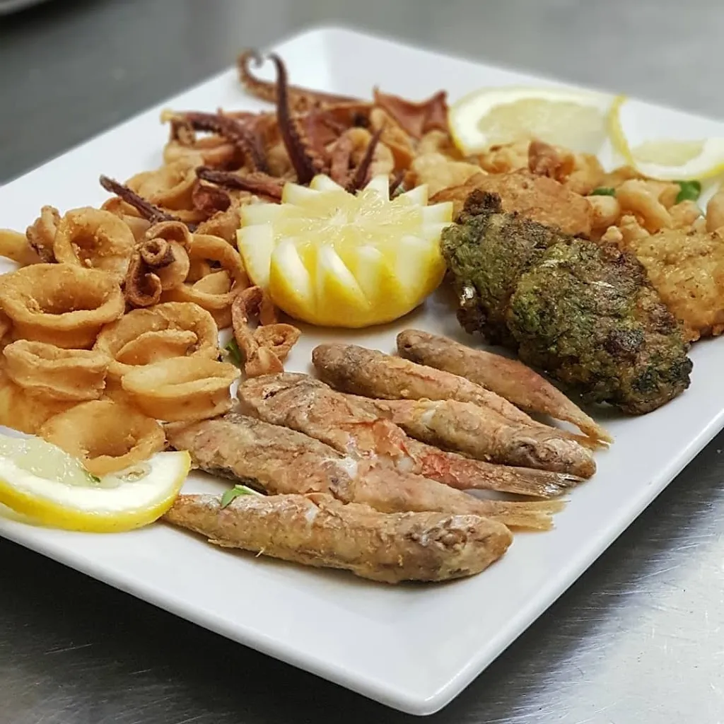 Menu_Black & White_Troina_image_2