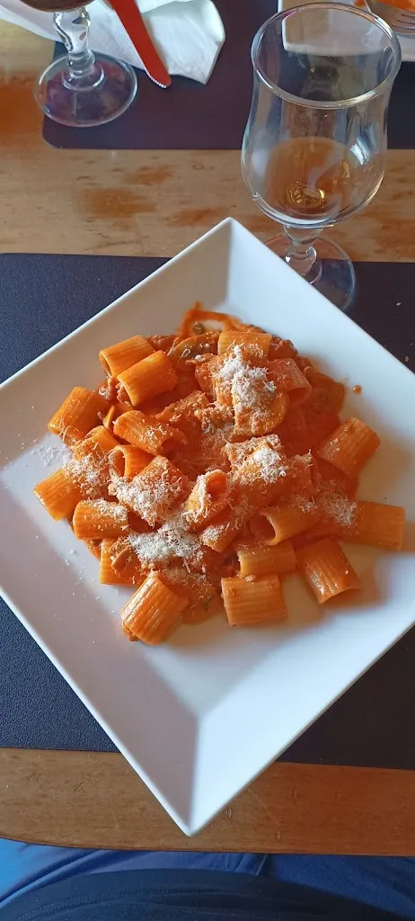 Menu_Black & White_Troina_image_8