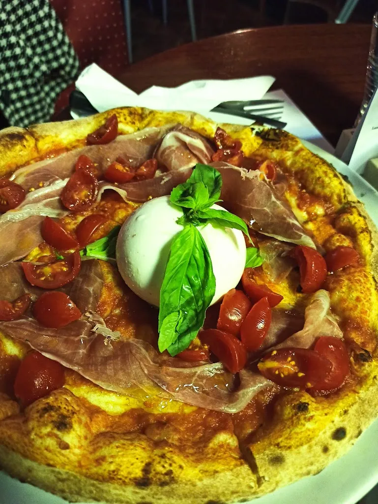 Menu_Black & White_Troina_image_9