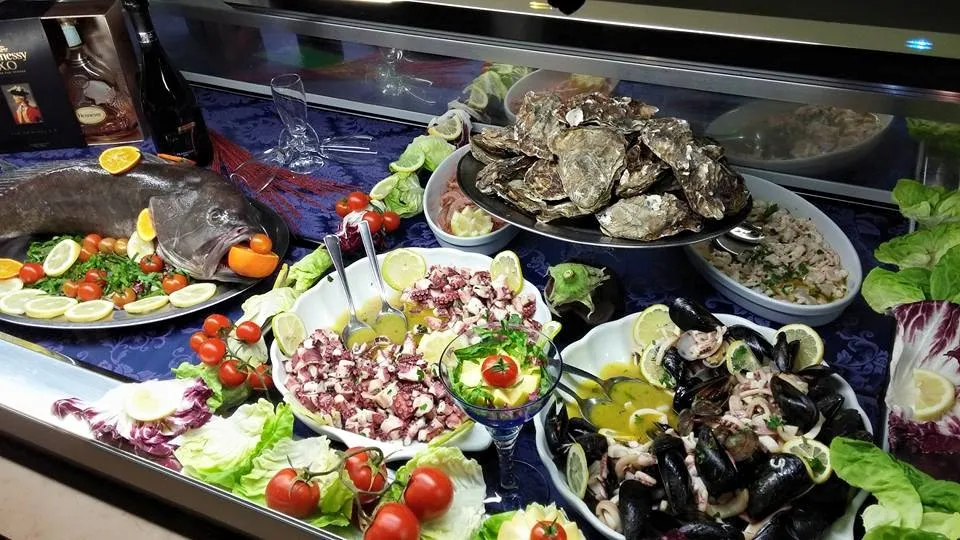 Black & White_Troina_slider_image_3