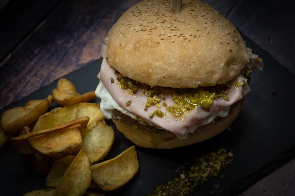 Sikania RistoPub_Venetico Marina_slider_image_3