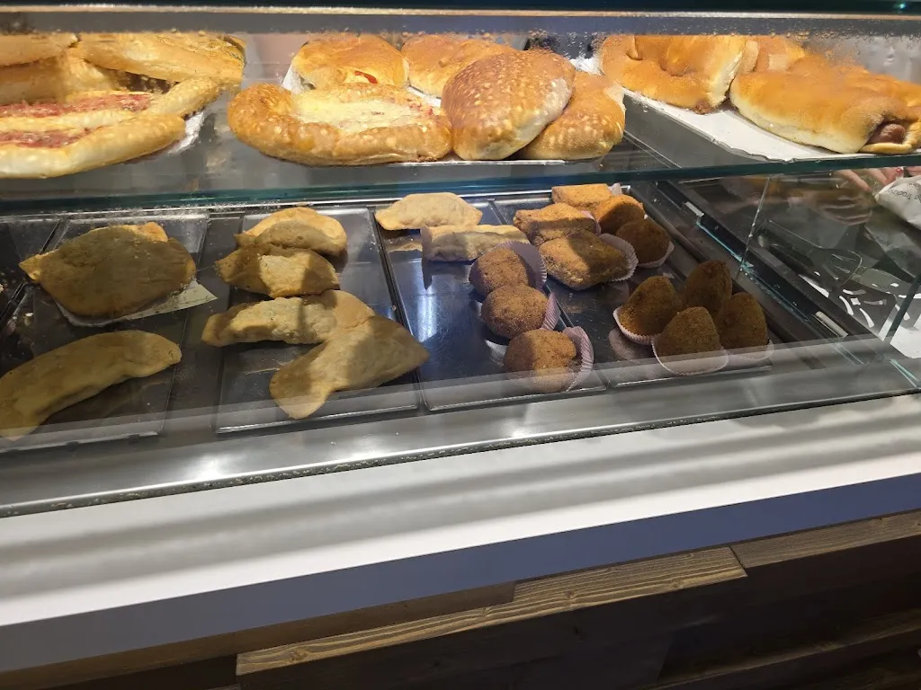 Panificio Focacceria Le Antiche Tradizioni restaurant in Venetico Marina