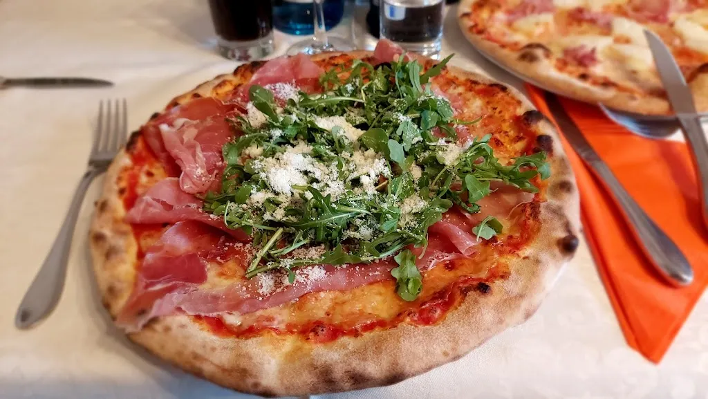 Gasthaus Pizzeria Waldrast restaurant in Aldino