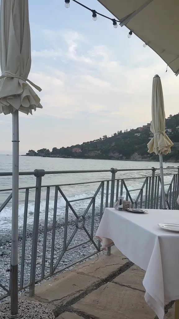 Ayesha Sheik_Villa Eva Restaurant & Beach_Ventimiglia di Sicilia_review