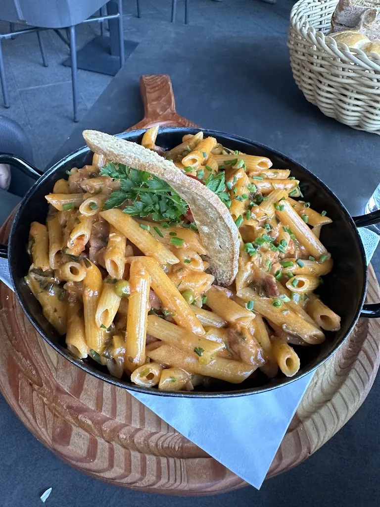 Leena Hai Ha Nguyen_Zum Kalten Keller_Barbiano - Barbian_review