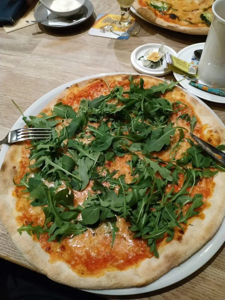 Simon Frühauf_Café Pizzeria al Platzl_Avelengo_review