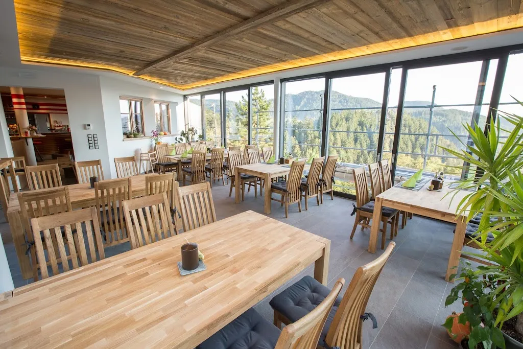 Café Pizzeria al Platzl restaurant in Avelengo