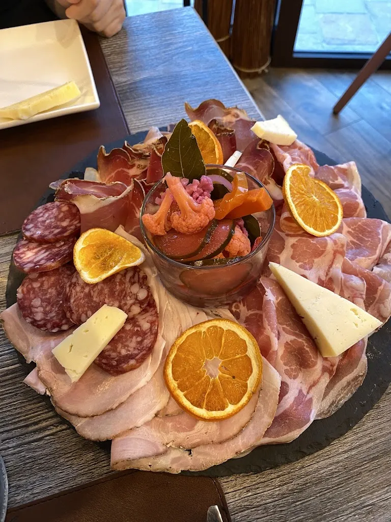 Lucin - food&flower_Andalo_slider_image_3